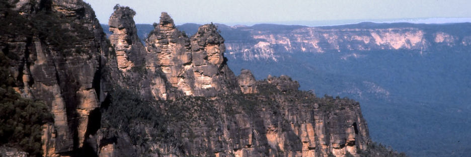 TheBlueMountains_7_TheThreeSisters_g.jpg