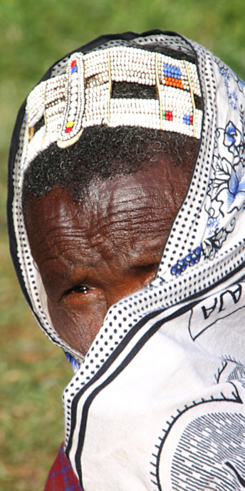 Maasai_5355_portrait_v.jpg